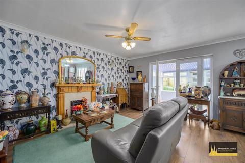 4 bedroom semi-detached bungalow for sale, Flude Road, Ash Green, Coventry *Vacant & No Chain*
