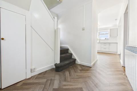 3 bedroom semi-detached house to rent, Beachs Drive, Chelmsford, Essex, CM1