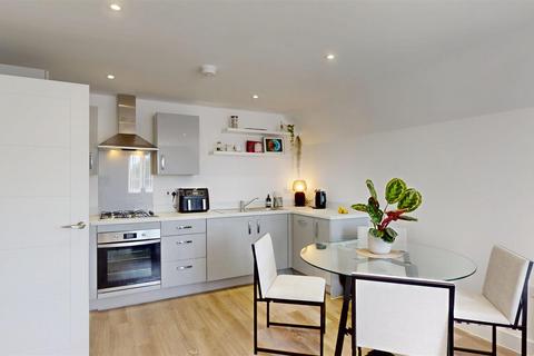 2 bedroom flat for sale, Sovereign Way, Stamford