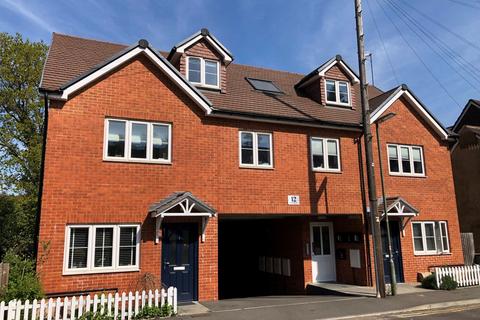 2 bedroom flat for sale, Kings Road, Haslemere, GU27