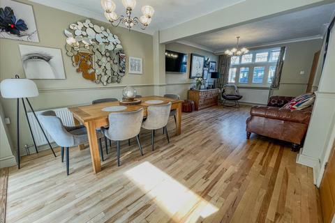 3 bedroom semi-detached house for sale, Durham Road, Feltham, Middlesex, TW14
