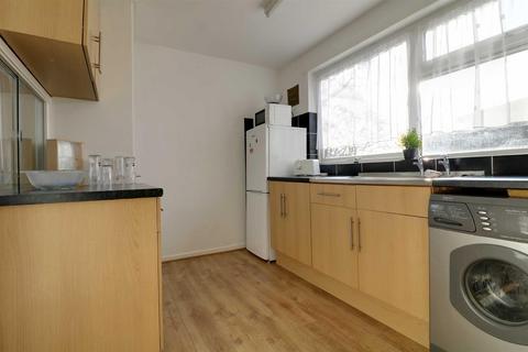 2 bedroom flat for sale, Millfield Avenue, Lower Farm, Bloxwich