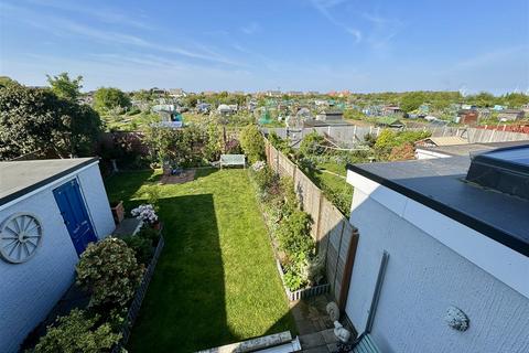 24 Arcadia Road, Burnham-on-crouch, CM0 8EF
