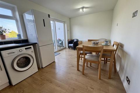 24 Arcadia Road, Burnham-on-crouch, CM0 8EF