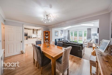 34 Moore Close, Dartford, DA2 6NN