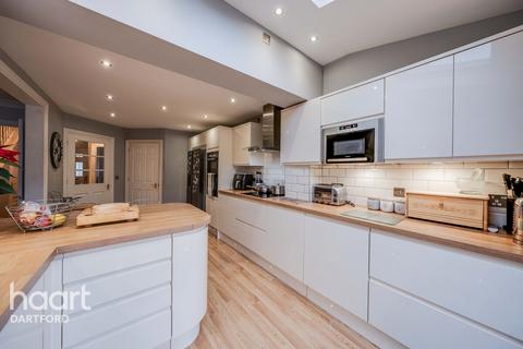 34 Moore Close, Dartford, DA2 6NN
