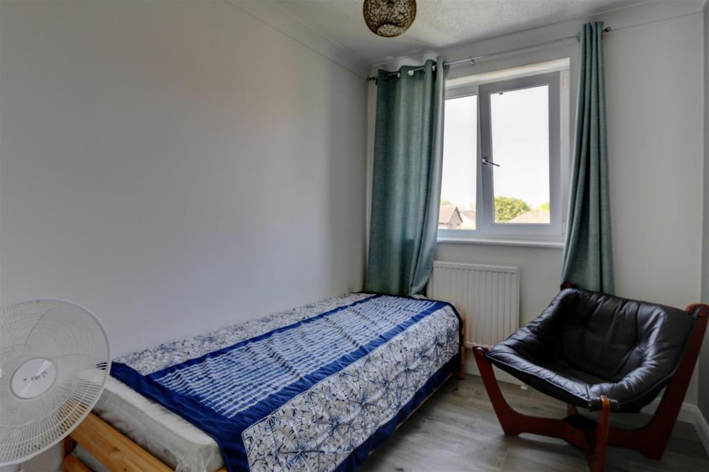 Bedroom 4: