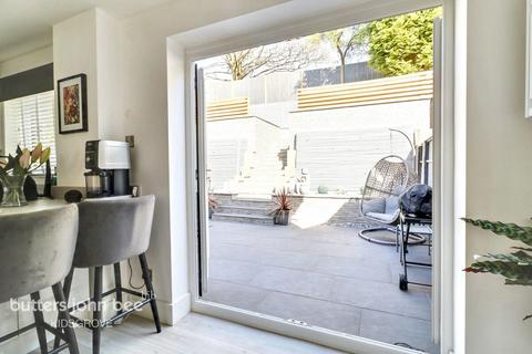 7 Castleview Grove, Stoke-on-trent, ST6 6XQ