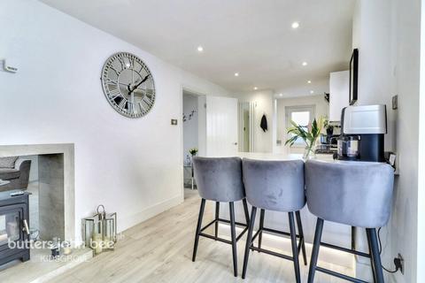 7 Castleview Grove, Stoke-on-trent, ST6 6XQ