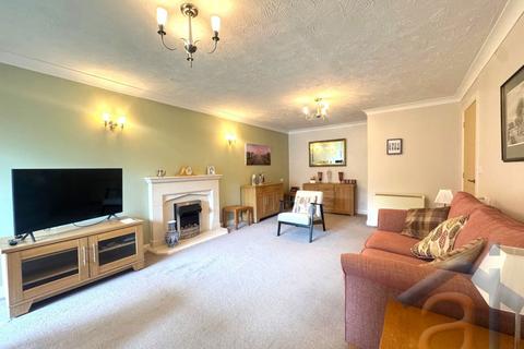 1 bedroom ground floor flat for sale, Regency Court Park Road West PR9 0JU
