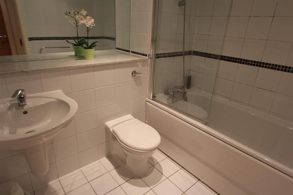 Bathroom.JPG