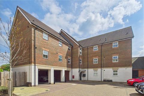 Hutton Close, Newbury, Berkshire, RG14