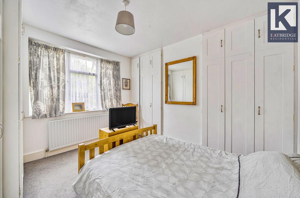 Stoneleigh Avenue, KT4