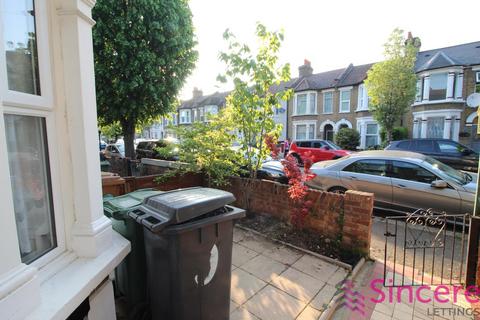 4 bedroom terraced house to rent, Malta Road, London E10
