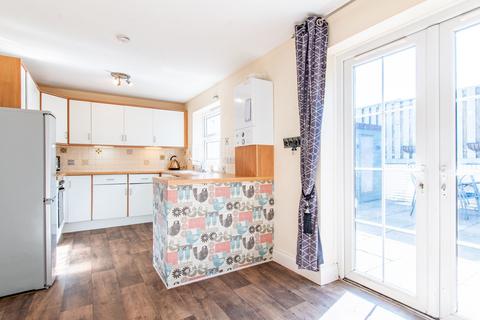 3 bedroom detached house to rent, Farmers Close, East Taphouse, PL14