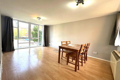 1 bedroom apartment to rent, Felixstowe Court, E16