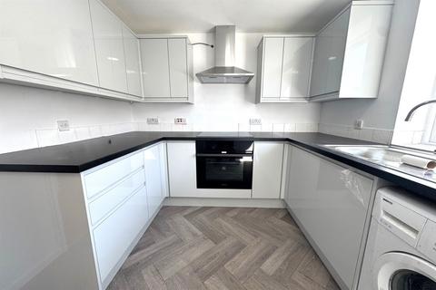 1 bedroom apartment to rent, Felixstowe Court, E16