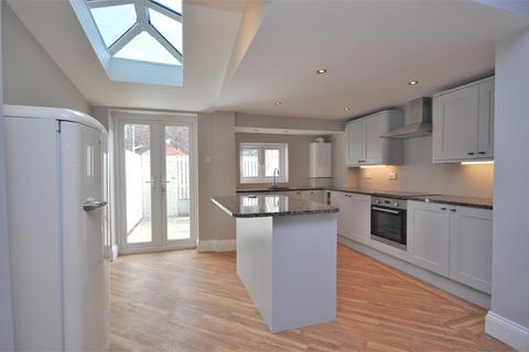 3 bedroom terraced house to rent, Russell Street, Scarcroft Road
