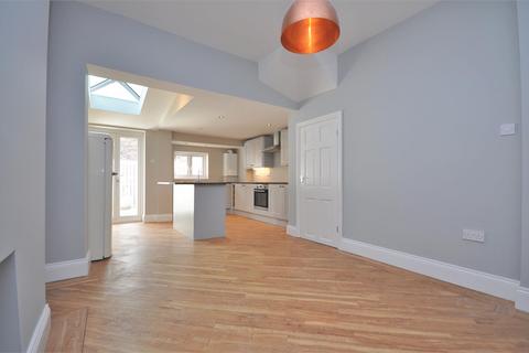 3 bedroom terraced house to rent, Russell Street, Scarcroft Road