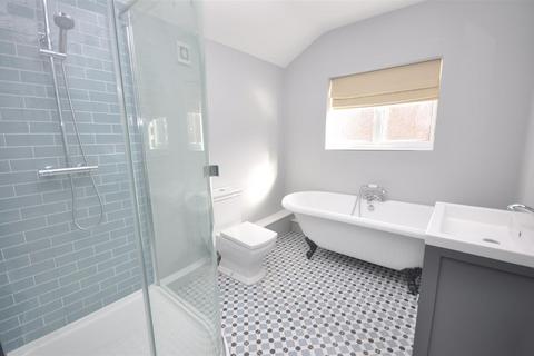 3 bedroom terraced house to rent, Russell Street, Scarcroft Road