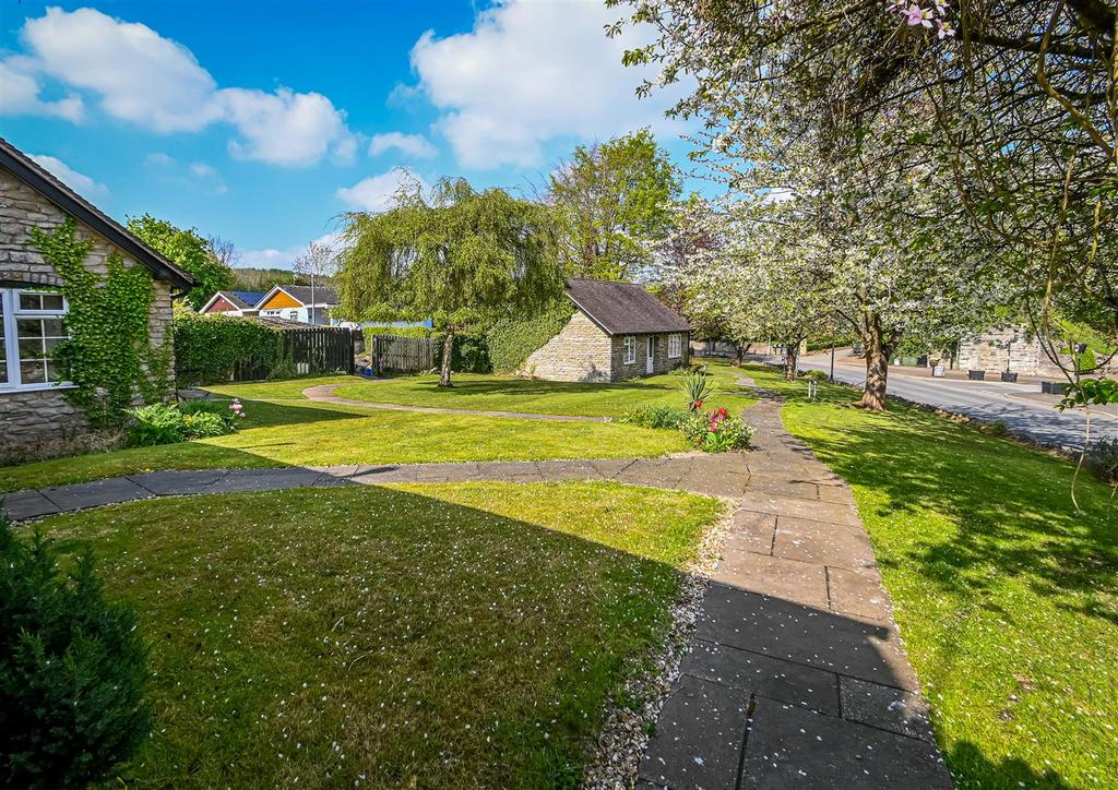 1 Manor House Close-27.jpg