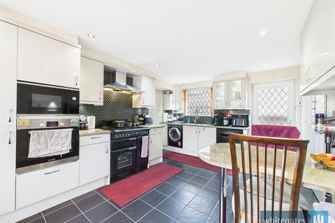 5 bedroom detached house for sale, Hunters Park Avenue, Clayton, Bradford, West Yorkshire, BD14
