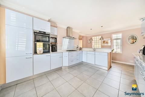 47 Coltsfoot Drive, Guildford, GU1 1YG