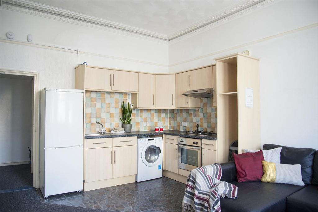 Waverley-grove-2-bed-student-flat-portsmouth (4a).