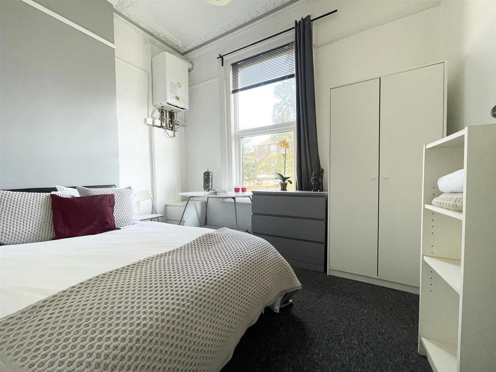 Waverley-grove-2-bed-student-flat-portsmouth (9).J