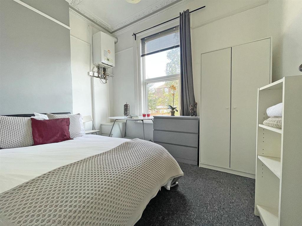 Waverley-grove-2-bed-student-flat-portsmouth (16).