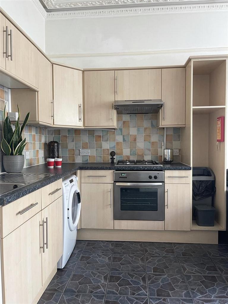 Waverley-grove-2-bed-student-flat-portsmouth (6).J
