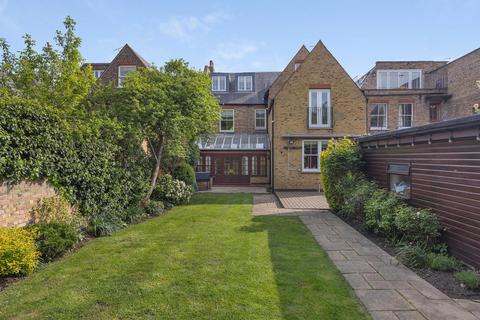 4 Aston Road, London, W5 2RL