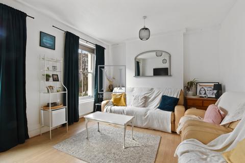 3 bedroom flat to rent, Archway, London, N19