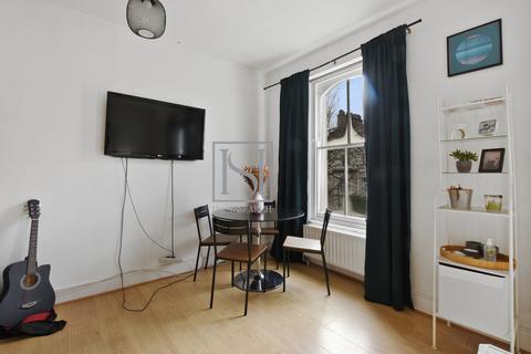 3 bedroom flat to rent, Archway, London, N19
