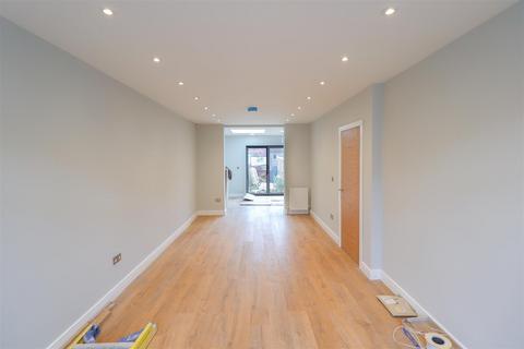 3 bedroom end of terrace house to rent, Purefoy Road, Coventry CV3