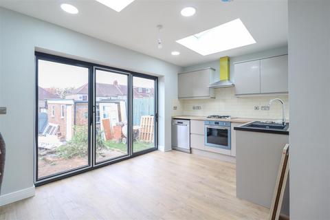 3 bedroom end of terrace house to rent, Purefoy Road, Coventry CV3
