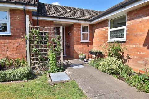 2 bedroom bungalow for sale, Shephard Mead, Tewkesbury