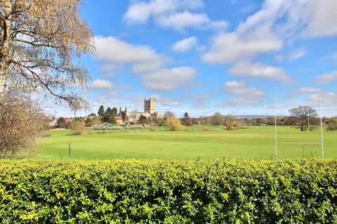 2 bedroom bungalow for sale, Shephard Mead, Tewkesbury