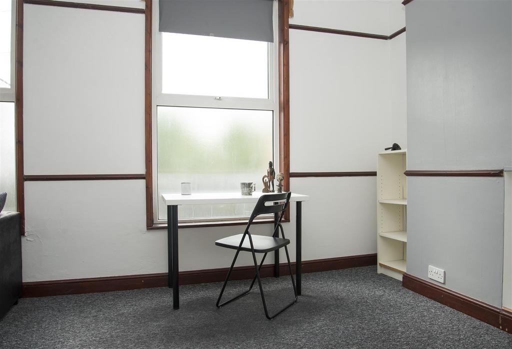 1-bed-student-flat-cottage-grove-portsmouth (15).J