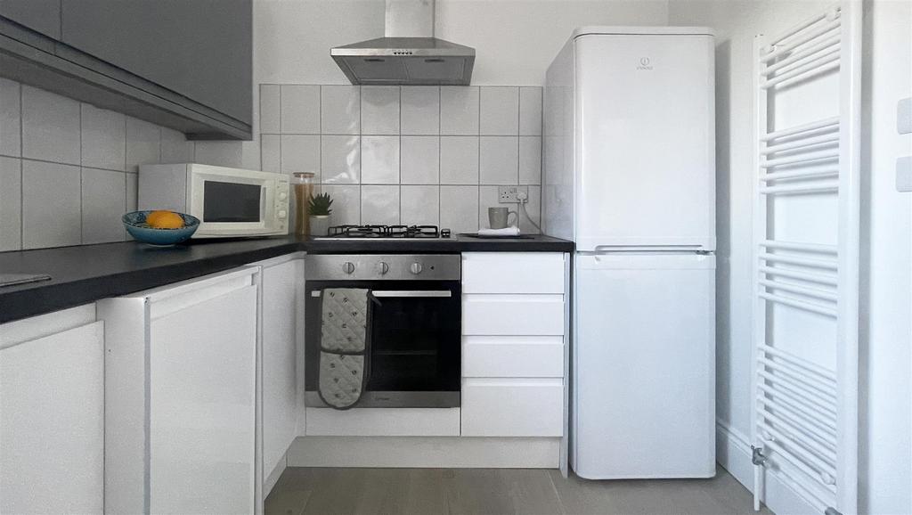 1-bedroom-student-flat-cottage-grove-kitchen (16).
