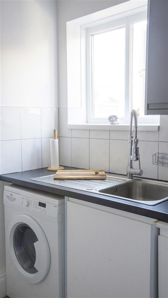 1-bedroom-student-flat-cottage-grove-kitchen (10).