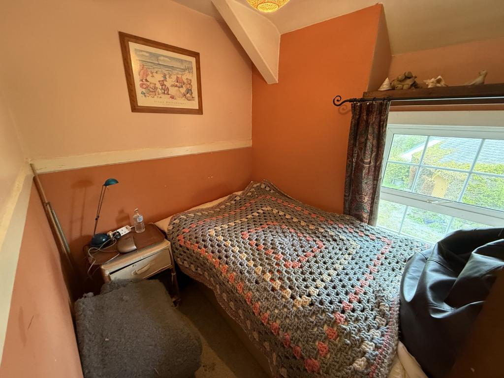 Front SIngle Bedroom 4