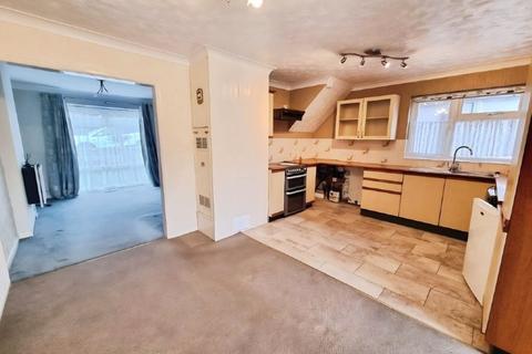 3 bedroom semi-detached house for sale, Chatsworth Crescent, Ipswich, IP2