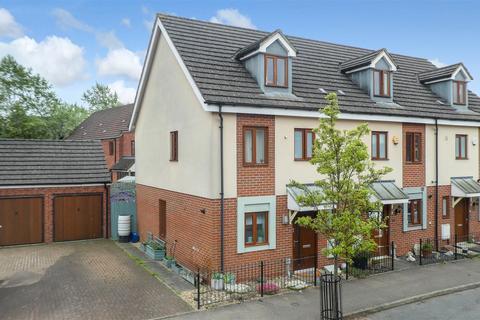 3 bedroom townhouse for sale, Poppy Avenue, Broughton, Milton Keynes