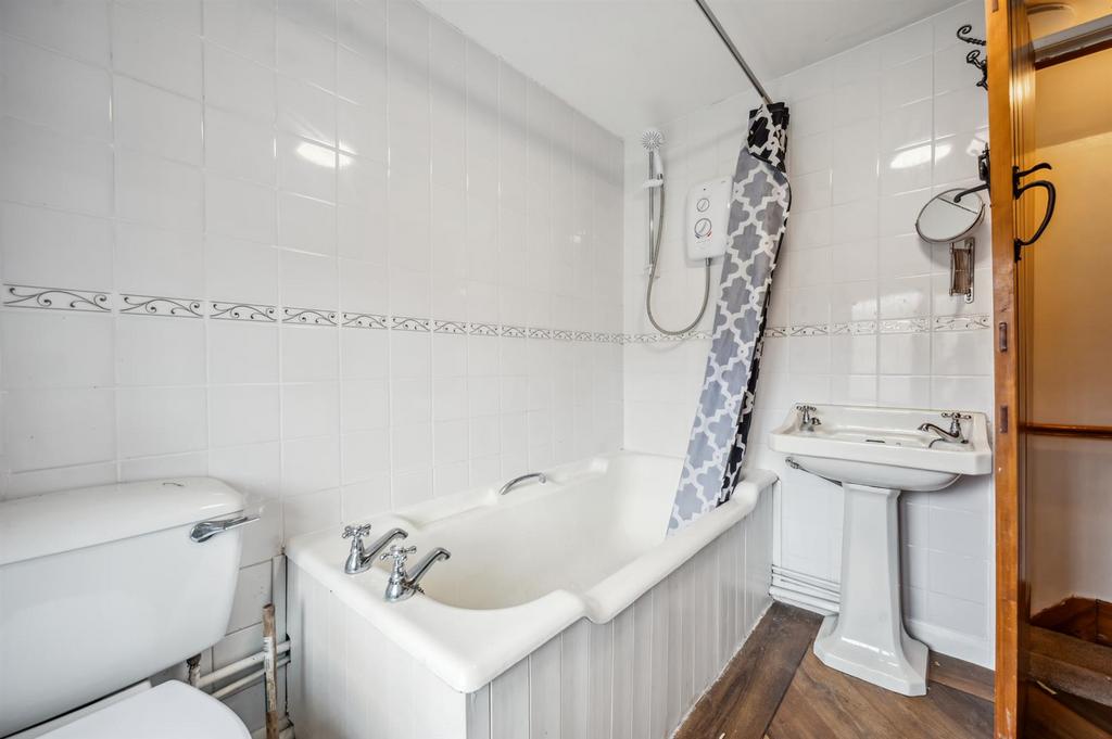 Bathroom - bath and sink.jpg