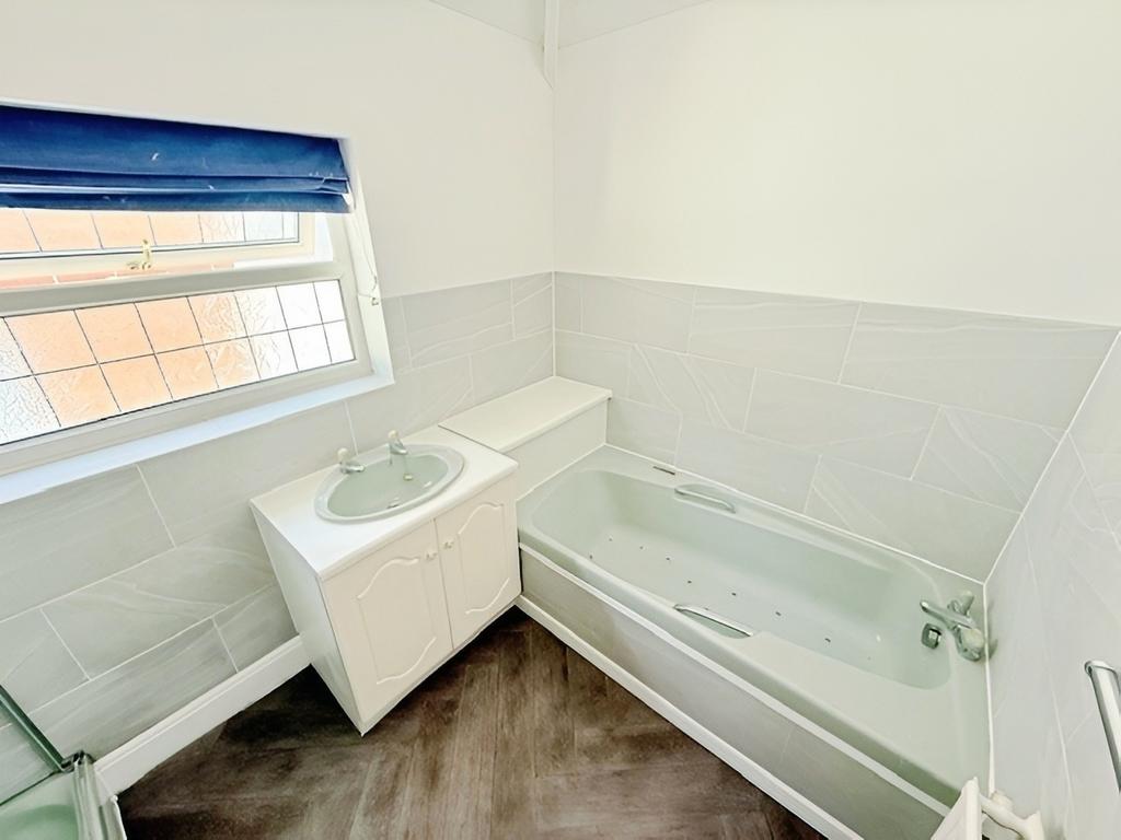 Pbox-bathroom-268429.jpg