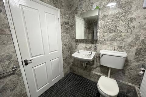 2 bedroom flat for sale, Riverbank, Staines TW18