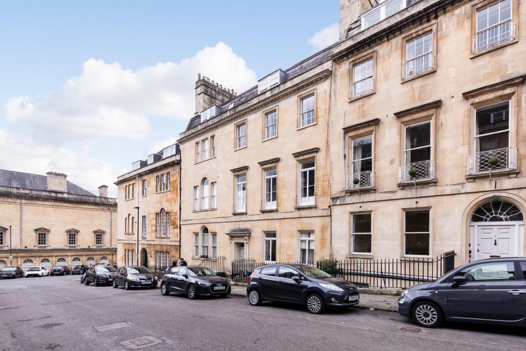 Flat, 3 Russell Street, Bath BA1 2 GF-1.jpg