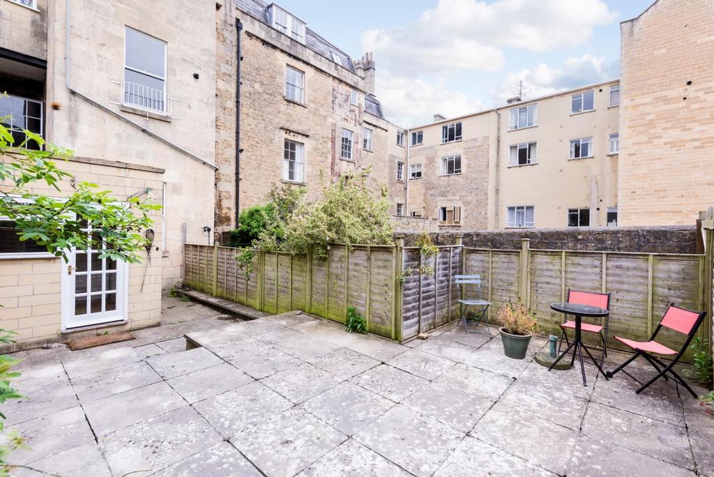 Flat, 3 Russell Street, Bath BA1 2 GF-14.jpg