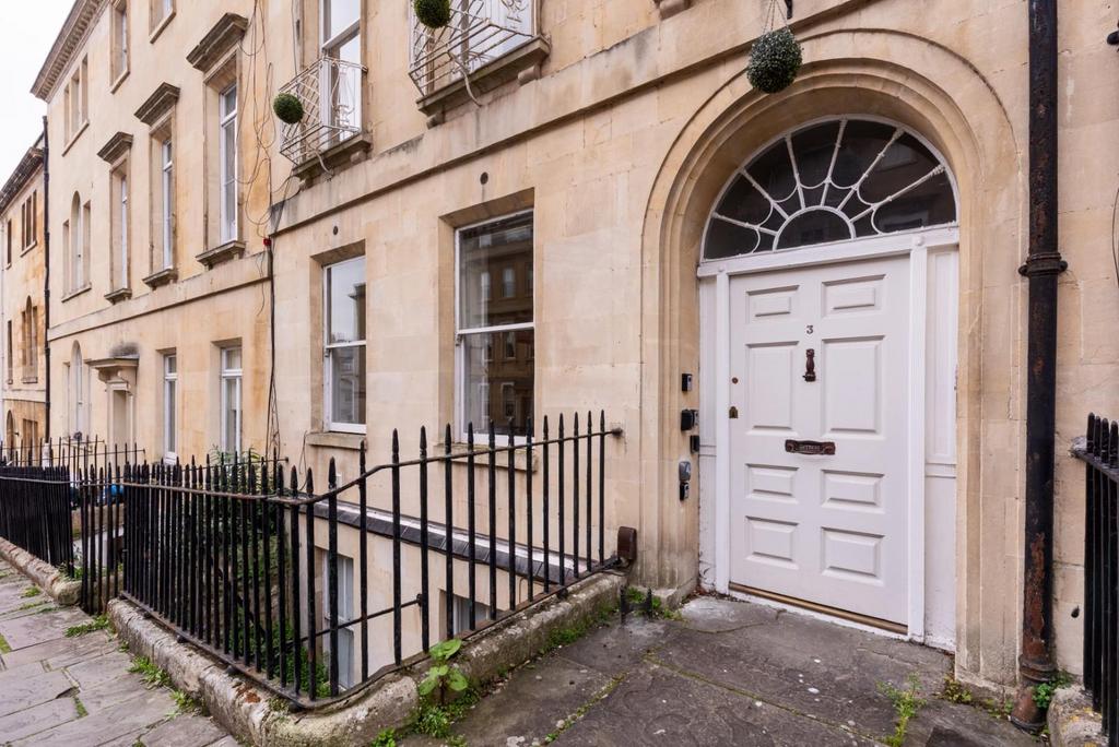 Flat, 3 Russell Street, Bath BA1 2 GF-2.jpg